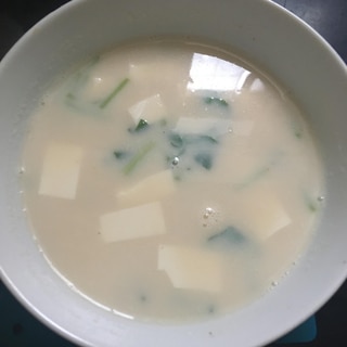 豆腐、三つ葉、豆乳の味噌汁